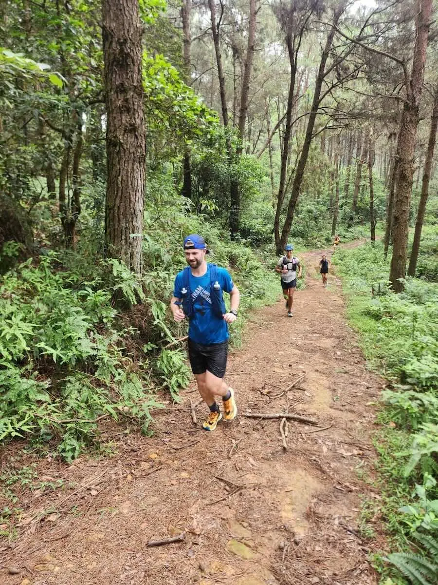 Etienne Gozems trailrunning in het bos