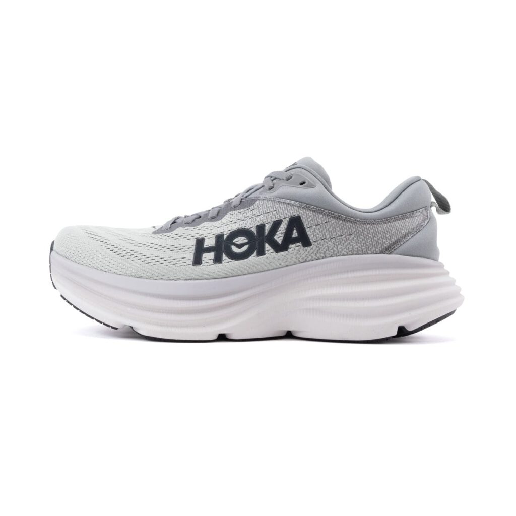 De Hoka Bondi 8 is een hardloopschoen met extra veel demping en daardoor erg goed voor je knieën
